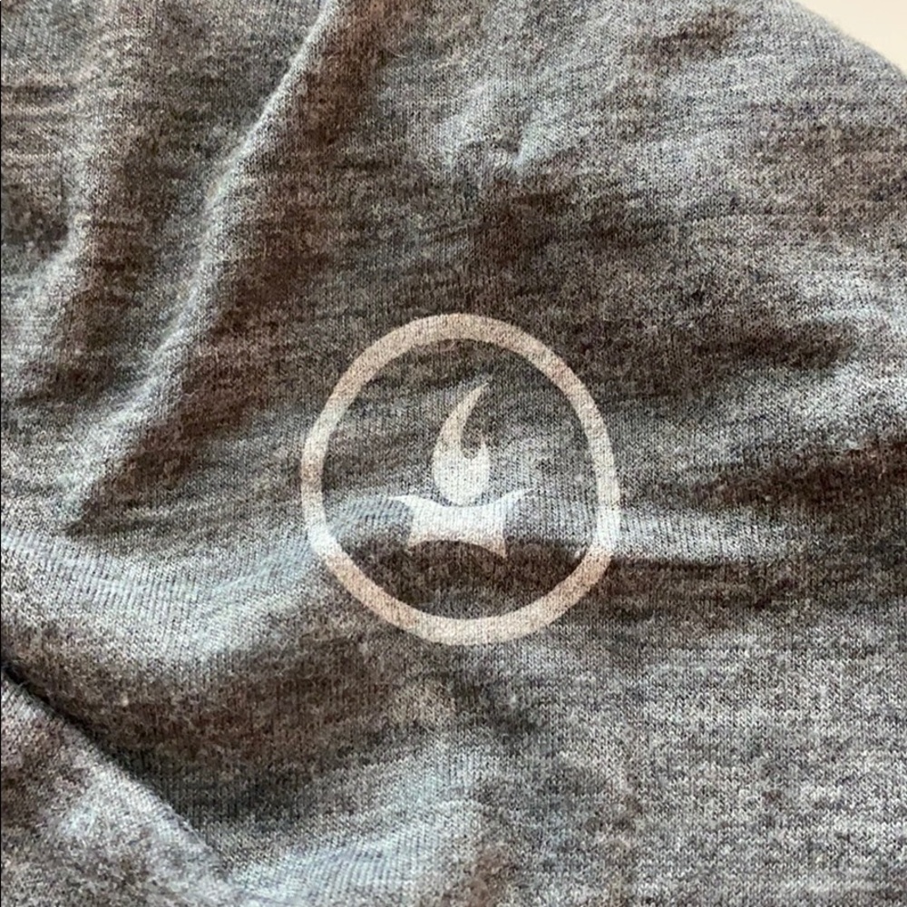 Gray scarf 🧣 - Picture 2 of 3